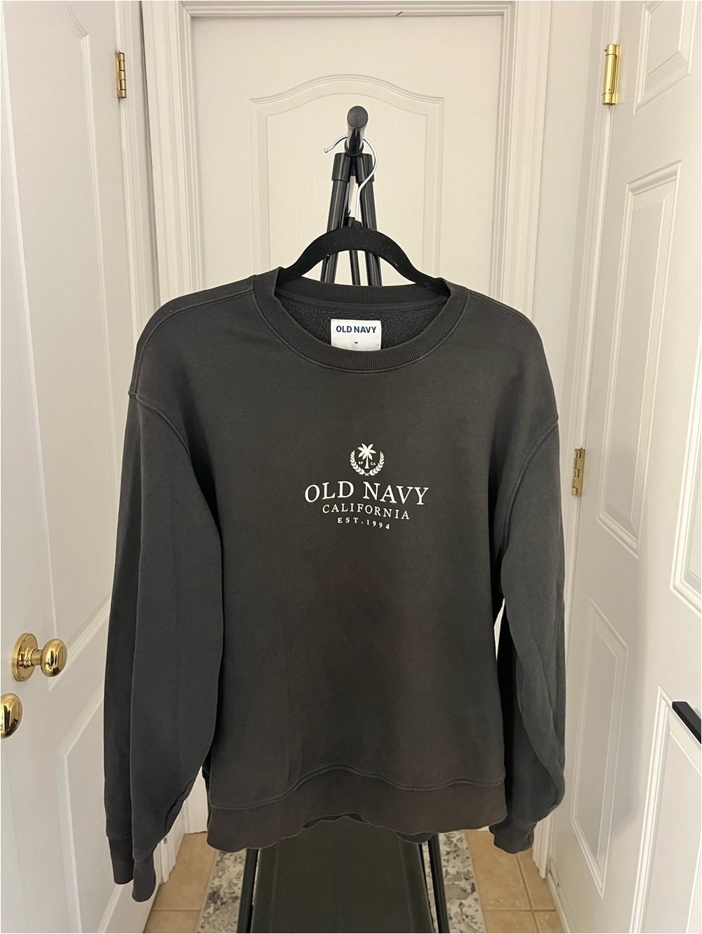 Old Navy Men's Crewneck Sweatshirt Size Medium - Picture 3 of 5